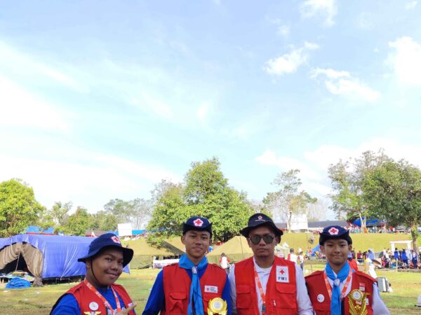 PMR Unit 004 UPT SMPN 2 Malili Raih Juara 1 Lomba Praktik Pertolongan Pertama pada Invitasi PMR se-Kabupaten Luwu Timur