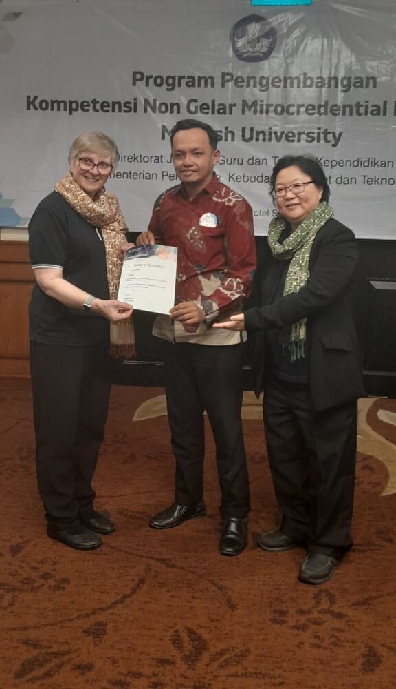 Satu – satunya dari Luwu Timur, Guru SMPN 2 Malili  Terpilih sebagai Penerima Beasiswa Microcredential Numeracy Monash University Australia 2024