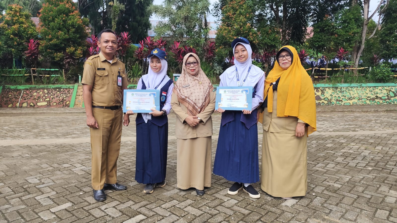 Prestasi Gemilang! Dua Pelajar UPT SMP Negeri 2 Malili Kuasai Peringkat 1 & 2 OSN-K Matematika Luwu Timur 2025