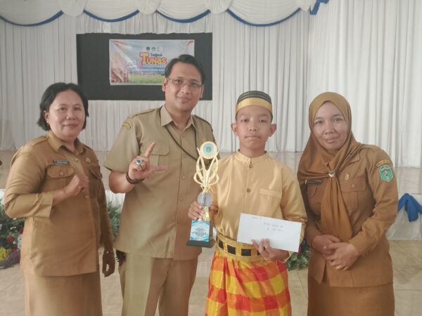 PELAJAR UPT SMPN 2 MALILI RAIH JUARA 2 LOMBA PIDATO BAHASA IBU DI AJANG FTBI 2025
