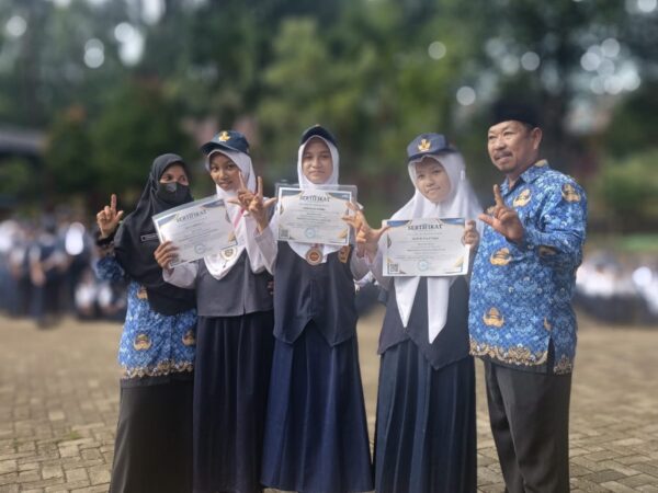 Prestasi Gemilang! Tiga Pelajar UPT SMPN 2 Malili Raih Medali di JAPRENAS 2025 Prestasi Gemilang! Tiga Pelajar UPT SMPN 2 Malili Raih Medali di JAPRENAS 2025