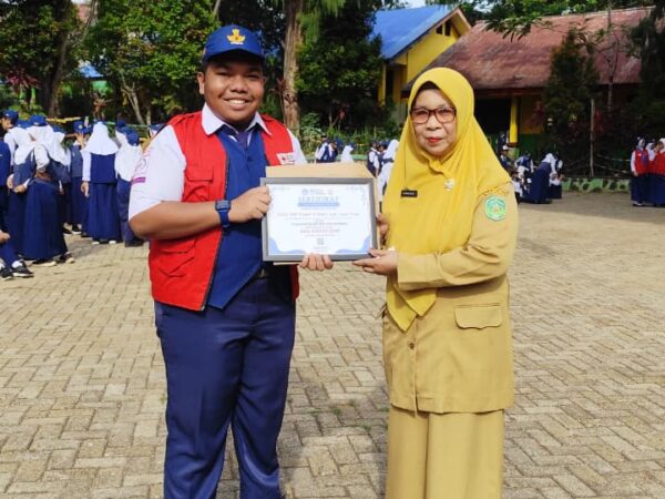 OSIS UPT SMPN 2 Malili Finalis OSIS ASRI Nasional, Piagam Diserahkan Langsung ke Kepala Sekolah OSIS UPT SMPN 2 Malili Finalis OSIS ASRI Nasional, Piagam Diserahkan Langsung ke Kepala Sekolah