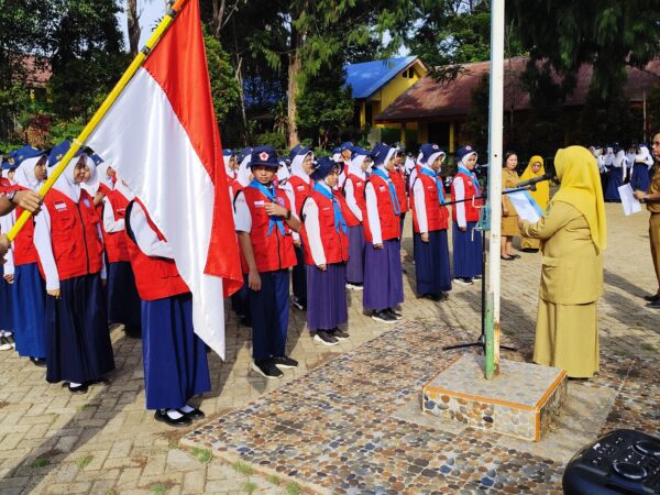 Kepala Sekolah Resmi Lantik Pengurus PMR Unit 004, Siap Berkiprah di Tahun 2026 Kepala Sekolah Resmi Lantik Pengurus PMR Unit 004, Siap Berkiprah di Tahun 2026