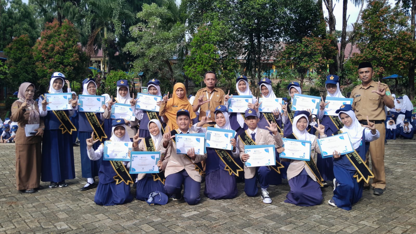 17 Pelajar UPT SMPN 2 Malili Resmi Dikukuhkan sebagai Pelajar Penggerak Merah Putih Angkatan VI