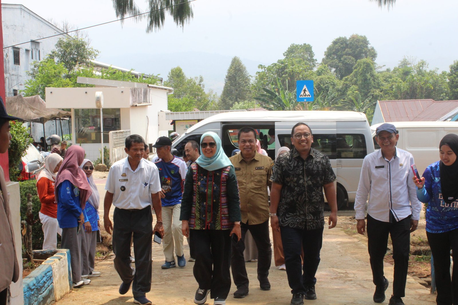 Tim Verifikasi STBM Pusat Kunjungi UPT SMP Negeri 2 Malili, Tinjau Kesiapan Sekolah Terapkan 5 Pilar STBM Tim Verifikasi STBM Pusat Kunjungi UPT SMP Negeri 2 Malili, Tinjau Kesiapan Sekolah Terapkan 5 Pilar STBM
