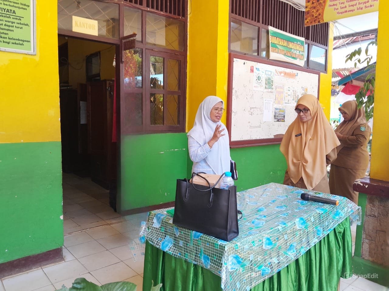 Wakil Ketua II DPRD Luwu Timur Kunjungi UPT SMP Negeri 2 Malili, Serap Aspirasi dan Tinjau Kebutuhan Pendidikan Wakil Ketua II DPRD Luwu Timur Kunjungi UPT SMP Negeri 2 Malili, Serap Aspirasi dan Tinjau Kebutuhan Pendidikan