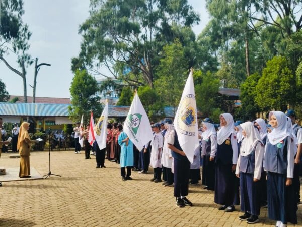 Kepala UPT SMP Negeri 2 Malili Lantik Serentak Pengurus Ekstrakurikuler, Paskib Resmi Jadi Ekskul Terbaru Kepala UPT SMP Negeri 2 Malili Lantik Serentak Pengurus Ekstrakurikuler, Paskib Resmi Jadi Ekskul Terbaru