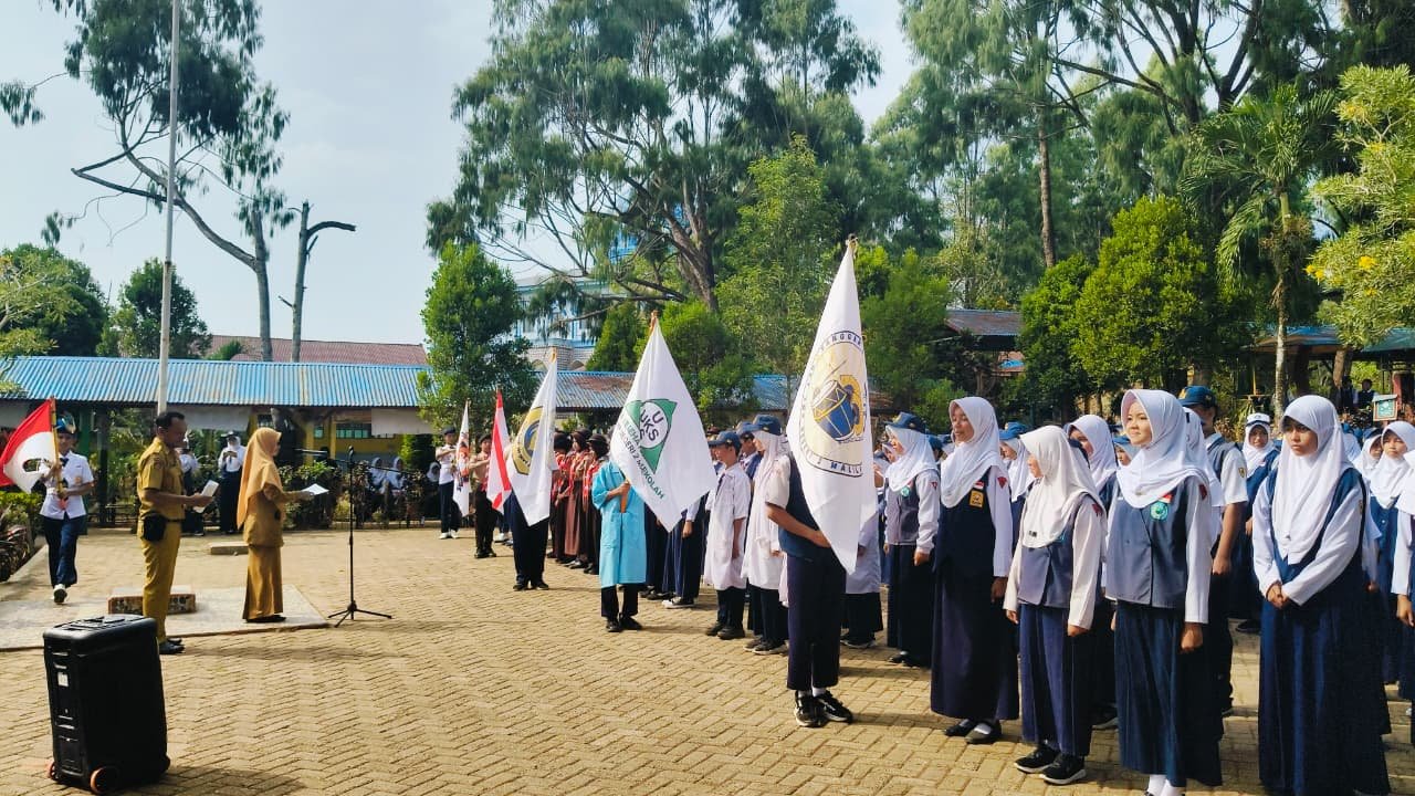 Kepala UPT SMP Negeri 2 Malili Lantik Serentak Pengurus Ekstrakurikuler, Paskib Resmi Jadi Ekskul Terbaru Kepala UPT SMP Negeri 2 Malili Lantik Serentak Pengurus Ekstrakurikuler, Paskib Resmi Jadi Ekskul Terbaru